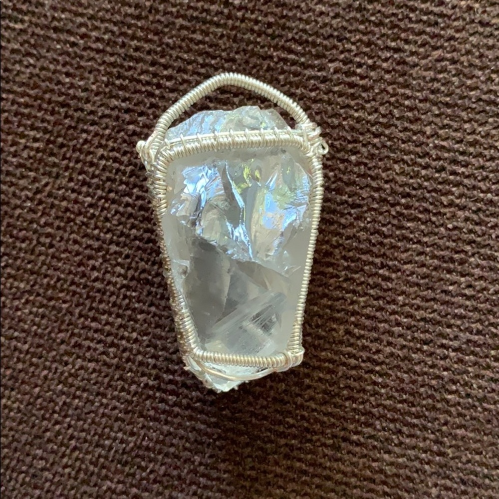 Crystal quartz pendant